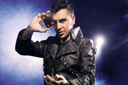 Quién es Gerardo Hoffmann, mago e ilusionista que deslumbró en “Got Talent Chile”