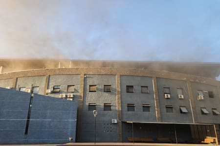 VIDEO | Incendio preocupa en el Estadio Nacional: fuego afecta al Centro de Alto Rendimiento