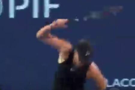 VIDEO | Sabalenka cierra una horrible semana: rompió su raqueta al quedar eliminada del Masters 1000 de Miami