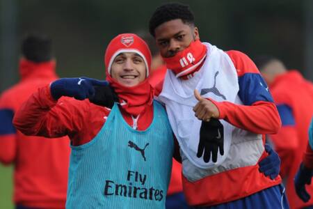 El ex “niño prodigio” del Arsenal que Alexis Sánchez apadrinó y ahora brilla en Inglaterra 