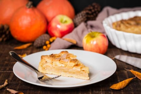 Aprende a hacer esta deliciosa y simple receta de tarta de manzana en microondas