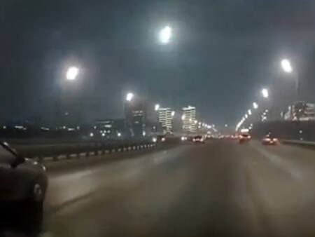 VIDEO | Avistamiento de un meteorito en la ciudad rusa Krasnoyarsk generó pánico en la ciudadanía