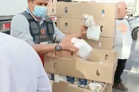 VIDEO | Camioneros regalan bandejas de champiñones en Quinteros para que no se echen a perder