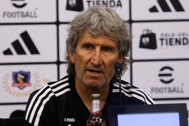 El gerente deportivo de Colo Colo Daniel Morón en conferencia de prensa.