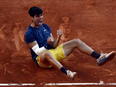 Del match point al festejo con sus padres: la emoción de Carlos Alcaraz como nuevo campeón de Roland Garros