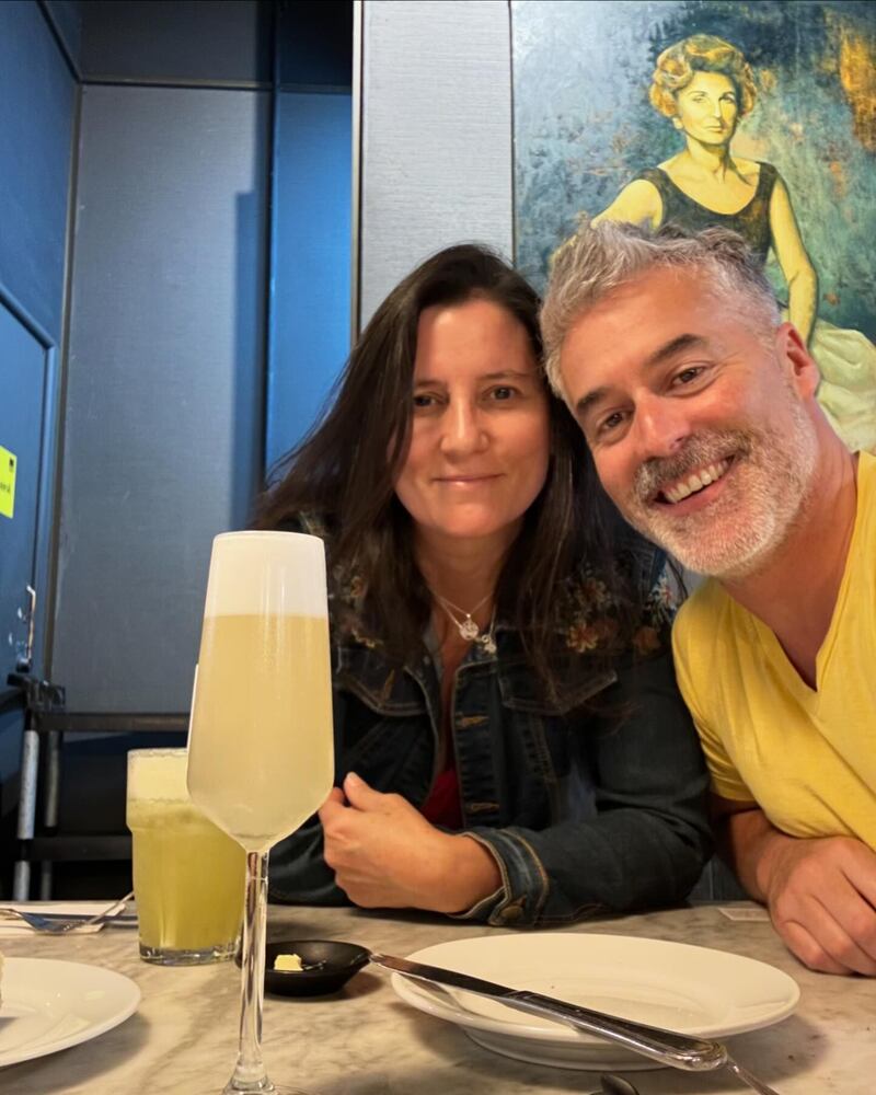 Carlos Díaz y Camila Videla celebrando sus 24 años de matrimonio