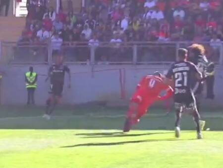 VIDEO | Ni penal ni roja: la brutal patada en la cabeza de Maxiliano Falcón a David Escalante en la semifinal de Copa Chile 