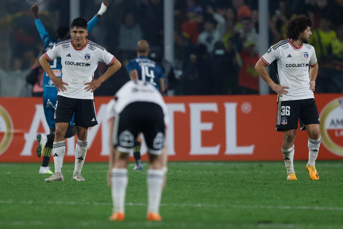 Jugadores de Colo Colo lamentando la eliminación en la Copa Libertadores 2023.
