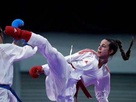 Valentina Toro Brilla en Casablanca y gana oro en la Premier League de Karate