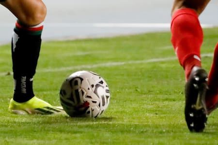 Equipo del fútbol chileno aparta a jugador por violencia de género