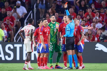 “Sensación de que te toman por estúpido”: Javier Castrilli furioso por el arbitraje que eliminó a Chile de la Copa América