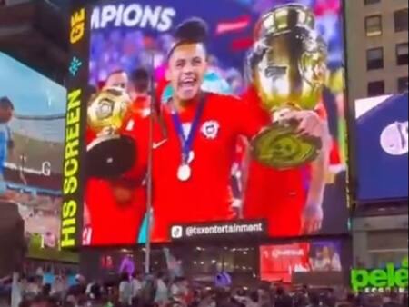 VIDEO | Chilenos le pusieron a los argentinos a Alexis Sánchez ganando la Copa América en Times Square