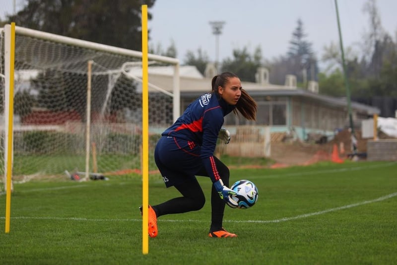 Antonia Canales entrenando con La Roja.