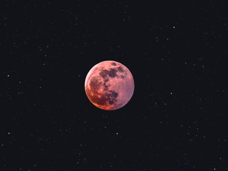 ¿Qué es la Luna de Fresa y cuándo se podrá ver en Chile?