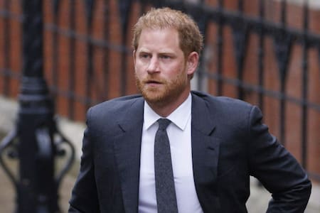 El príncipe Harry “aún quiere una disculpa completa” por parte de la familia real