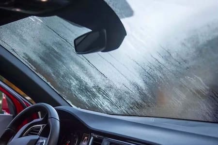 ¿Aire frío o caliente?: Descubre cuál es el mejor para desempañar el parabrisas de tu auto