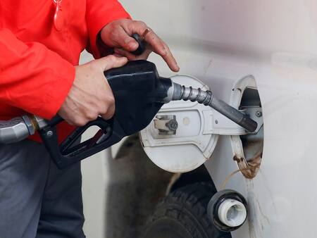 Variaciones en el precio del combustible: Bencina bajará a contar de este jueves