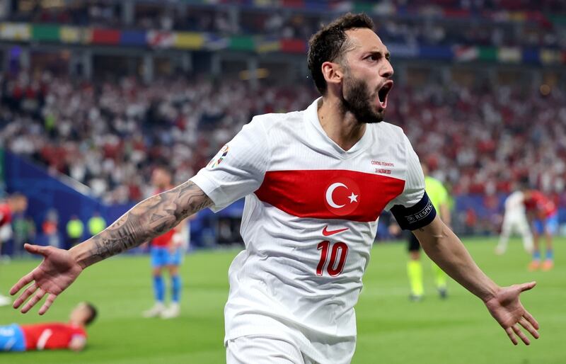 Hakan Calhanoglu es figura de Turquía en la Eurocopa