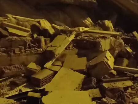 VIDEO | Desolación total: Edificios colapsaron en Turquía luego de terremoto 7.4