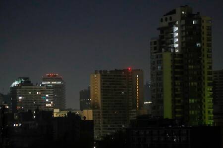 Tras masivo corte de luz, servicio vuelve casi en su totalidad a la Región Metropolitana
