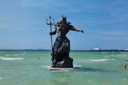 ¡Algunos quieren destruirla! ¿Por qué en México aseguran que esta estatua de Poseidón es culpable de los desastres naturales?