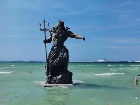 ¡Algunos quieren destruirla! ¿Por qué en México aseguran que esta estatua de Poseidón es culpable de los desastres naturales?