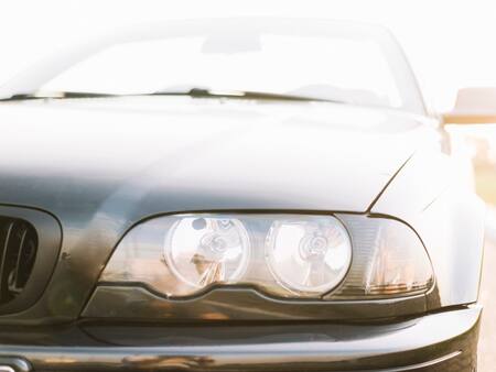 Con estos simples trucos puedes limpiar las luces opacas de tu auto