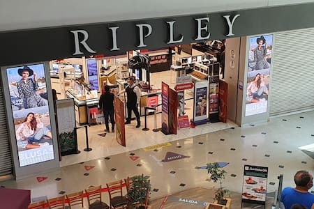 Con sueldos de hasta $1 millón: Revisa las ofertas de trabajo que ofrece Ripley a lo largo de todo Chile